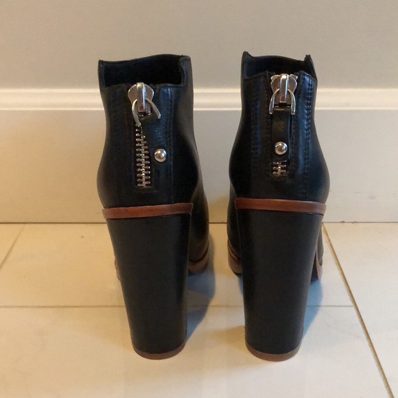 Dolce vita leather heeled bootie. Gorgeous. EUC! - Picture 4 of 10